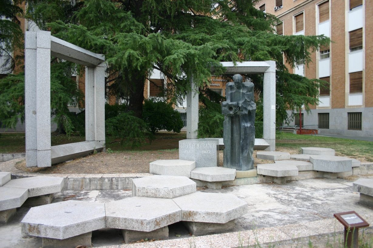 Gregorio Maranon's monument, Facultad de Medicina, Universidad Complutense, Madrid - 02.JPG